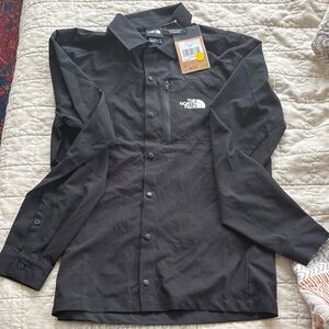 Mens size small north face shirt flashdry